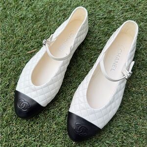 CHANEL CC LOGO WHITE LEATHER MARYJANE BALLET FLATS SHOES QUILTED CAP TOE BUCKLE